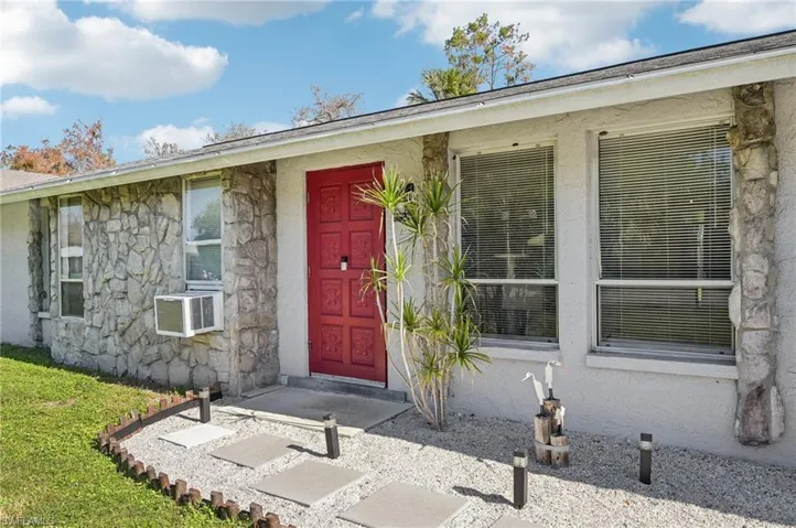 2562  Lakeshore  CIR, Port Charlotte, FL 33952