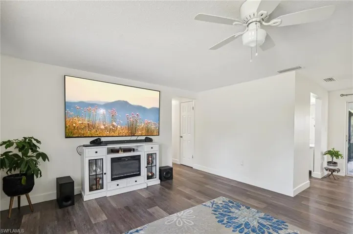 2562  Lakeshore  CIR, Port Charlotte, FL 33952