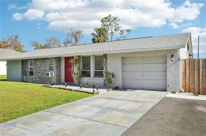 2562  Lakeshore  CIR, Port Charlotte, FL 33952
