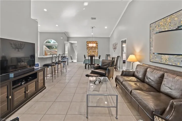 6835 Huntington Lakes CIR # 201, NAPLES FL 34119