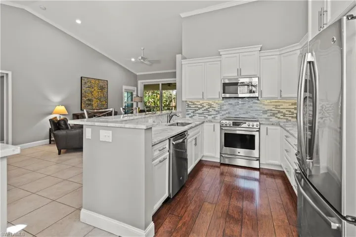 6835 Huntington Lakes CIR # 201, NAPLES FL 34119
