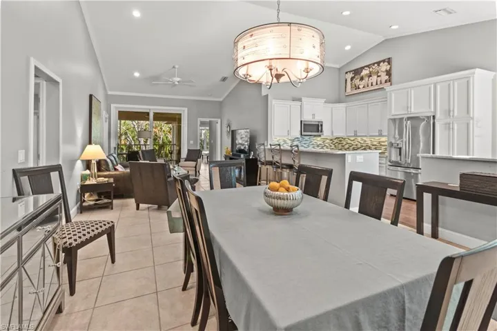 6835 Huntington Lakes CIR # 201, NAPLES FL 34119