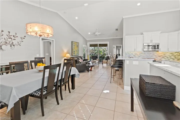 6835 Huntington Lakes CIR # 201, NAPLES FL 34119