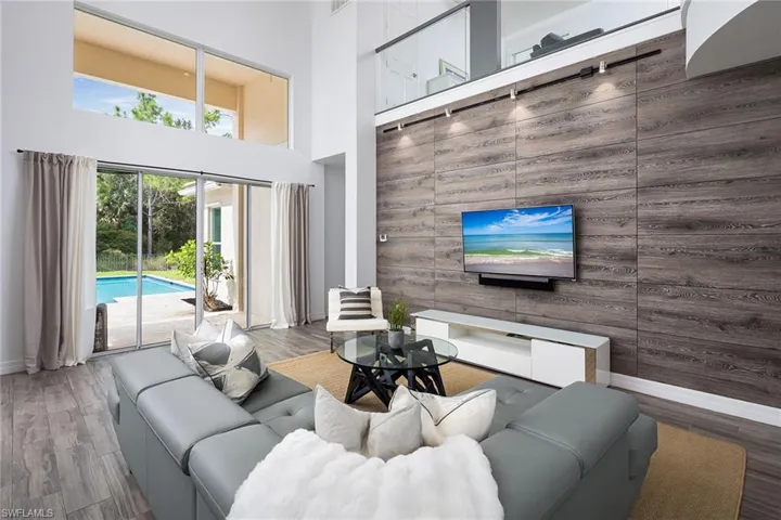 6816  Del Mar  TER, Naples, FL 34105