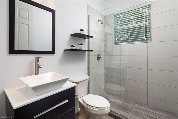 6816  Del Mar  TER, Naples, FL 34105
