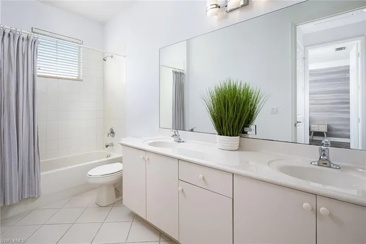 6816  Del Mar  TER, Naples, FL 34105
