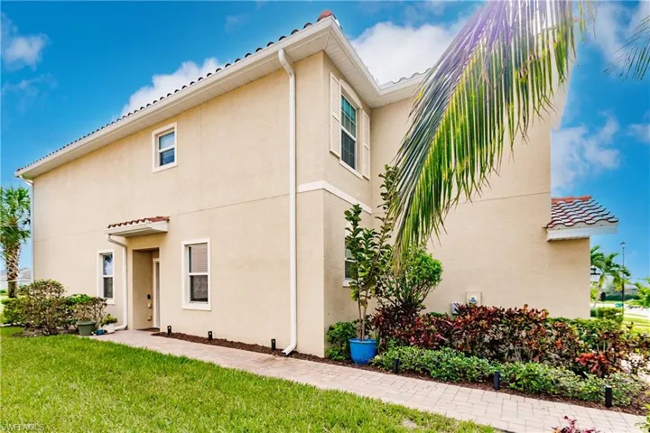 2640  Blossom  WAY, Naples, FL 34120