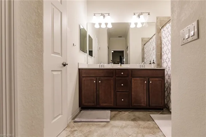 2640  Blossom  WAY, Naples, FL 34120