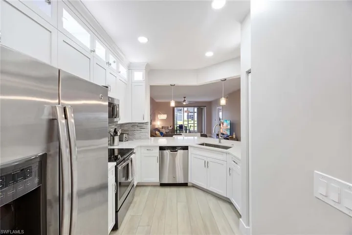 886 SW Tanbark  DR, Naples, FL 34108