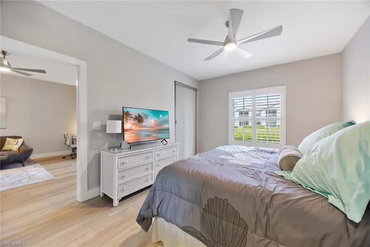 886 SW Tanbark  DR, Naples, FL 34108