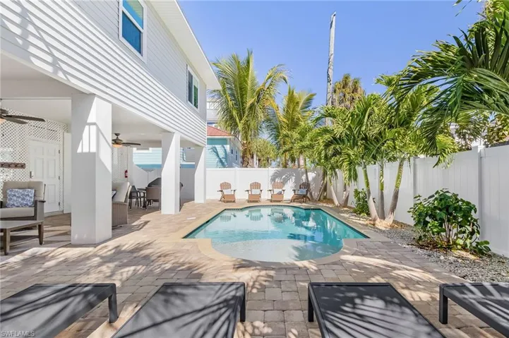 246 Delmar Ave, Fort Myers Beach, Florida 33931