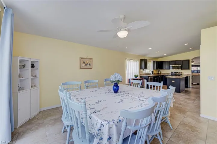 Dining Area & Kitchen