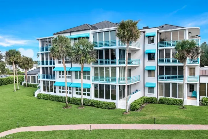 Beautiful Contemporary Building a la Florida!