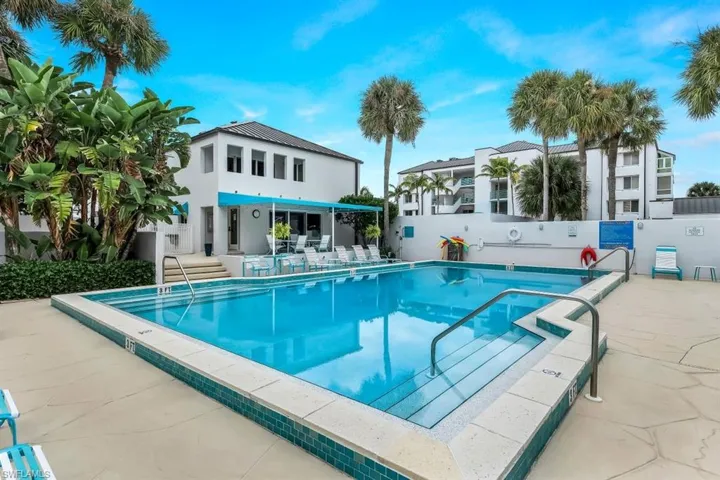 The Landings Pool and Clubhouse