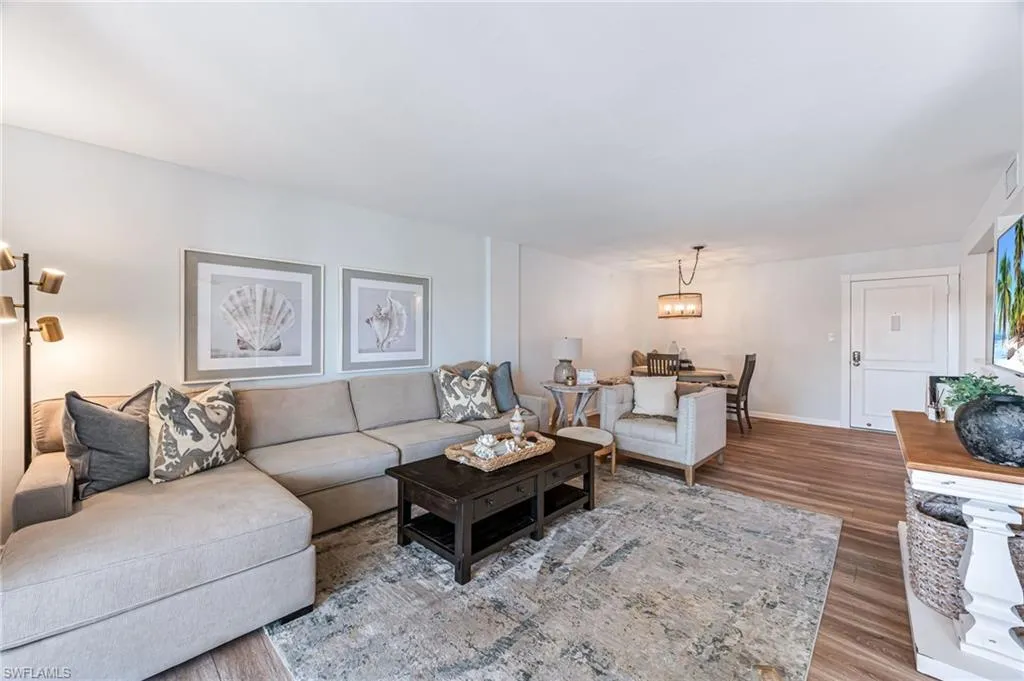 555 Park Shore DR, Naples, FL 34103,225020274