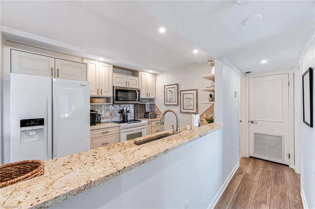555 Park Shore DR, Naples, FL 34103,225020274