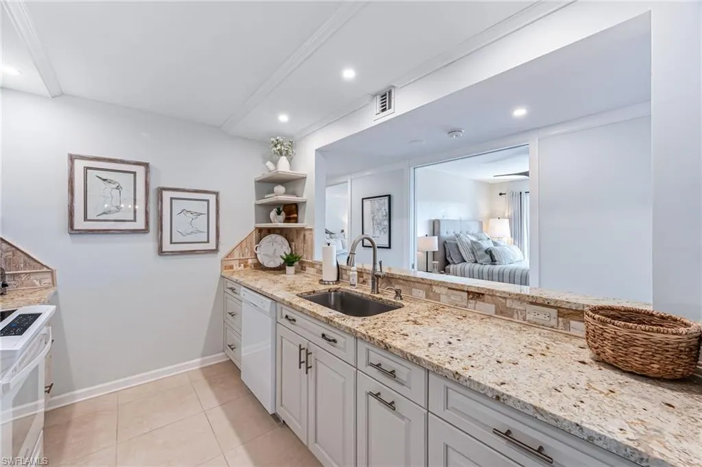 555 Park Shore DR, Naples, FL 34103,225020274