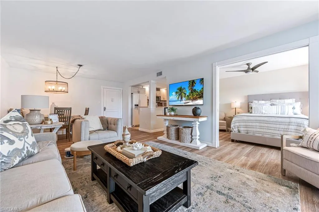 555 Park Shore DR, Naples, FL 34103,225020274