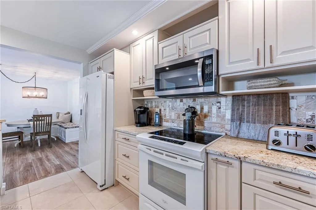 555 Park Shore DR, Naples, FL 34103,225020274