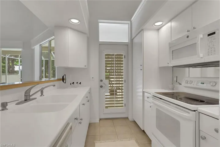 4872 Boulevard Ct, Naples, Florida 34103