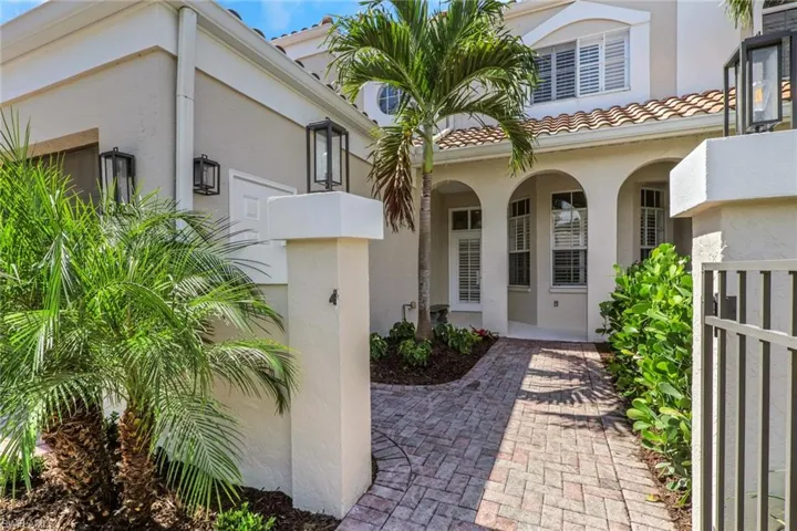 4872 Boulevard Ct, Naples, Florida 34103