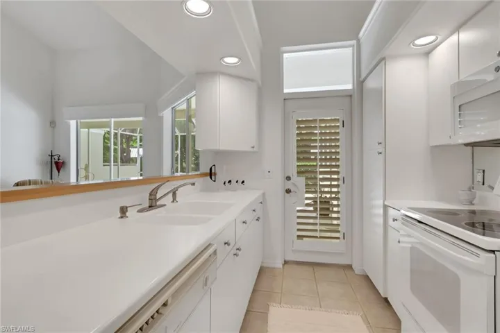 4872 Boulevard Ct, Naples, Florida 34103