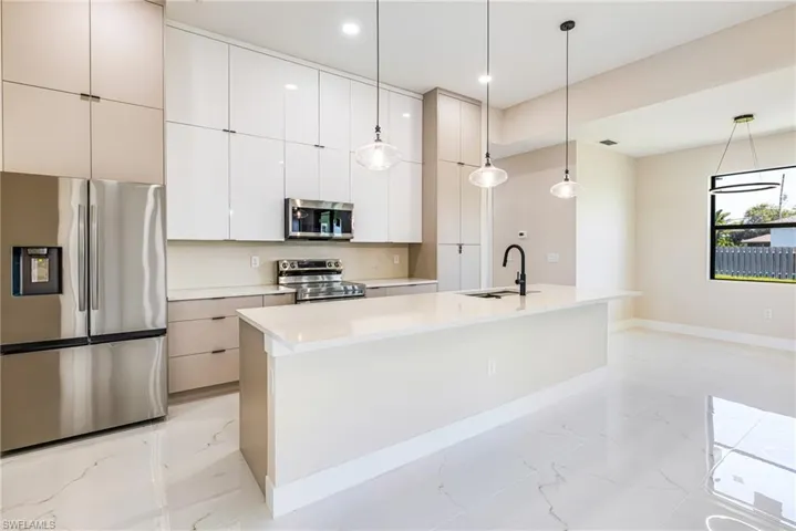 1425 Santa Barbara Blvd N, Cape Coral, Florida 33993