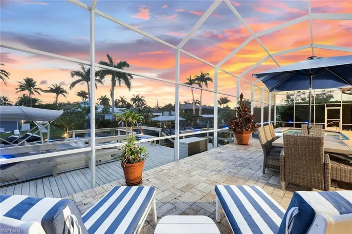 Lanai offers plenty of room to entertain!