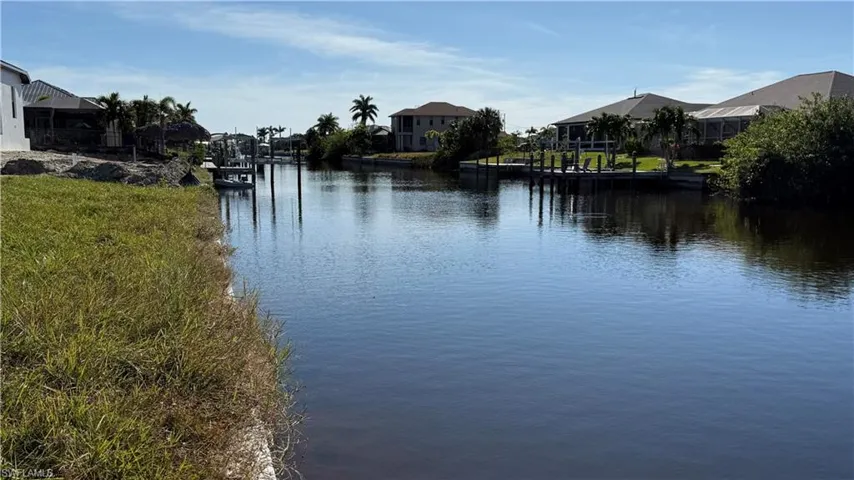 View of water feature featuring a dock