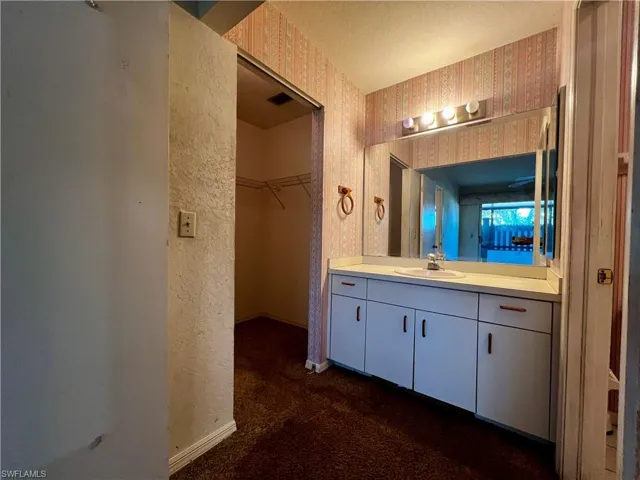 6054  Timberwood  CIR, Fort Myers, FL 33908