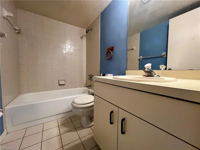 6054  Timberwood  CIR, Fort Myers, FL 33908