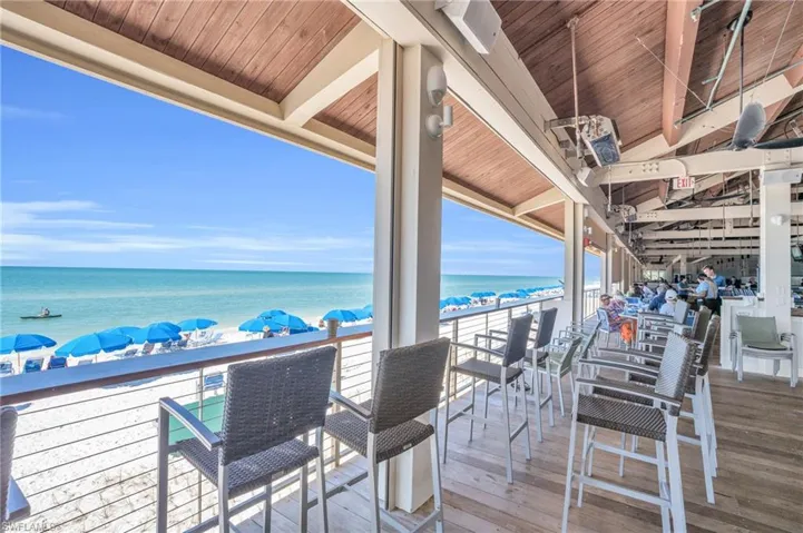 Beachfront dining in Pelican Bay
