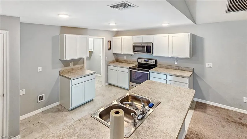 2040  Xelda N AVE, Lehigh Acres, FL 33971