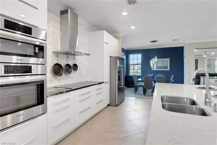 2352  Anguilla  DR, Naples, FL 34120