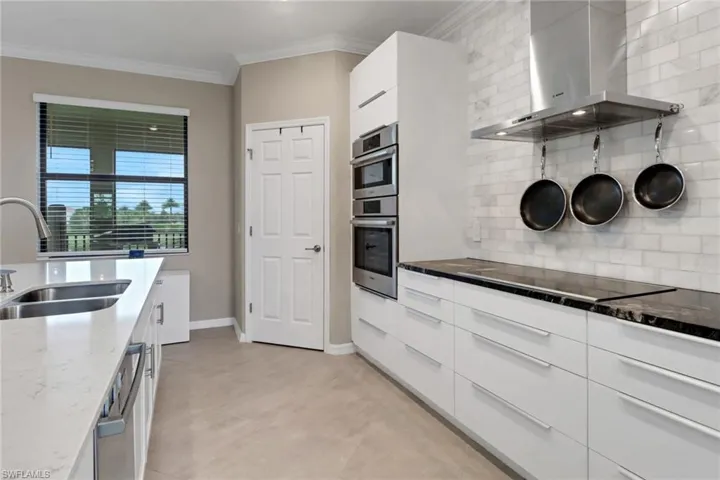 2352  Anguilla  DR, Naples, FL 34120
