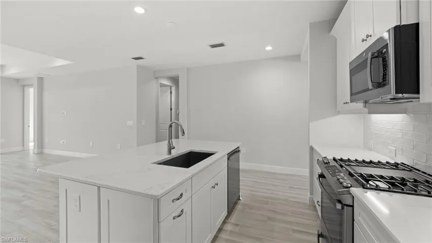 4068  Pegasus  WAY, Naples, FL 34120
