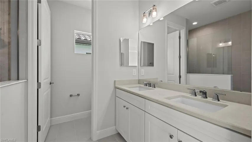 4068  Pegasus  WAY, Naples, FL 34120