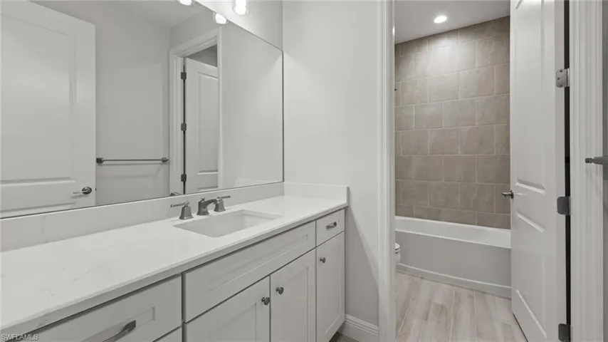 4068  Pegasus  WAY, Naples, FL 34120