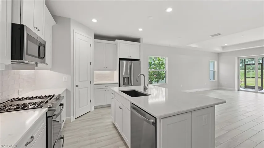 4068  Pegasus  WAY, Naples, FL 34120
