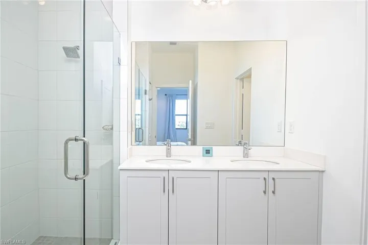 Master bath - dual sink & shower