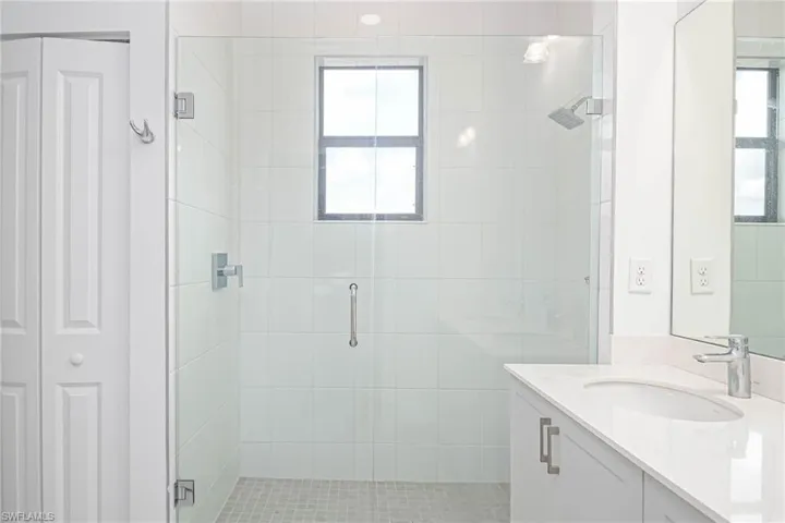 Master bath - dual sink & shower