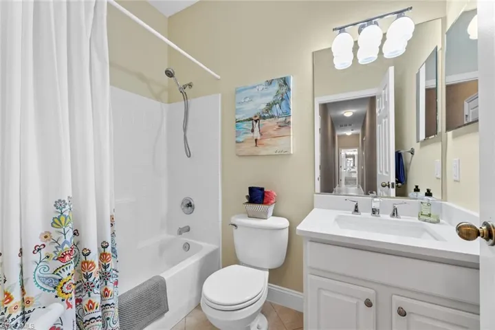 Guest bathroom #2 / Pool bath