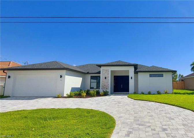 The circular driveway creates a grand entrance to your future new home. With a lot of space for parking for your future guests.
