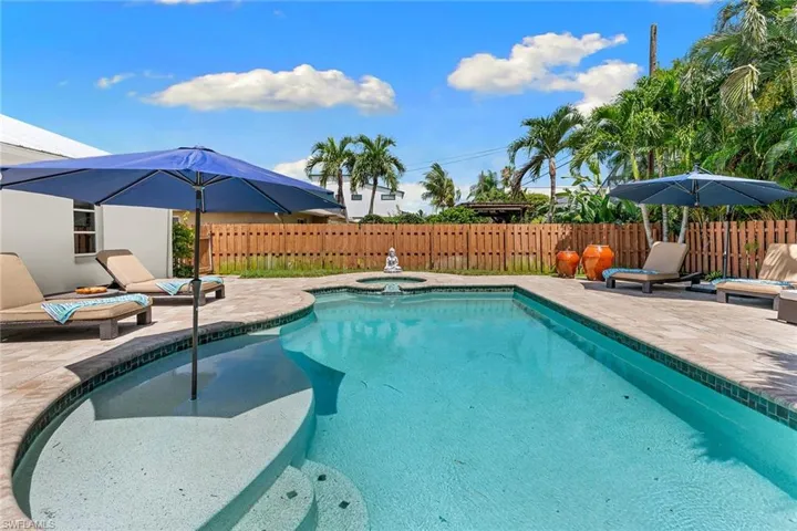 580 97th Ave N, Naples, Florida 34108