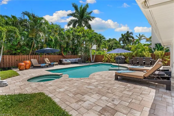 580 97th Ave N, Naples, Florida 34108