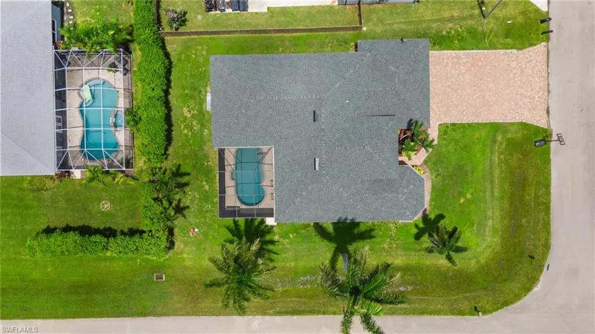 Birds eye view of property