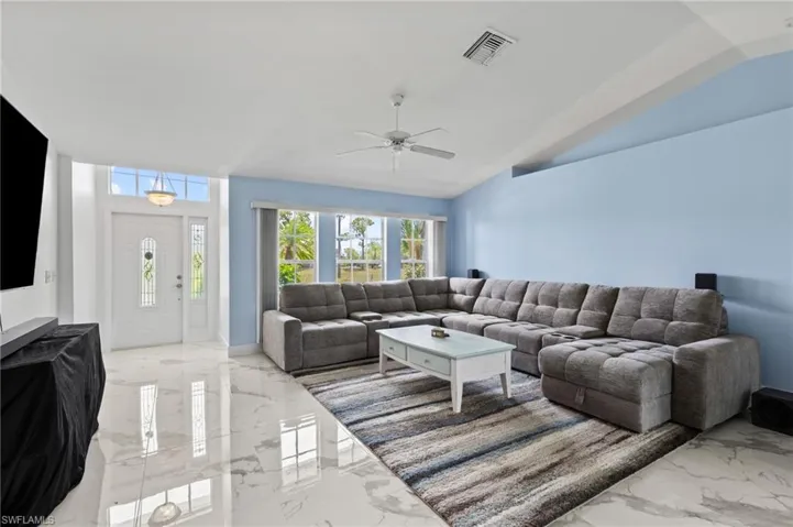 3824 SW 10th  PL, Cape Coral, FL 33914