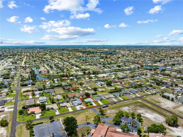 3824 SW 10th  PL, Cape Coral, FL 33914