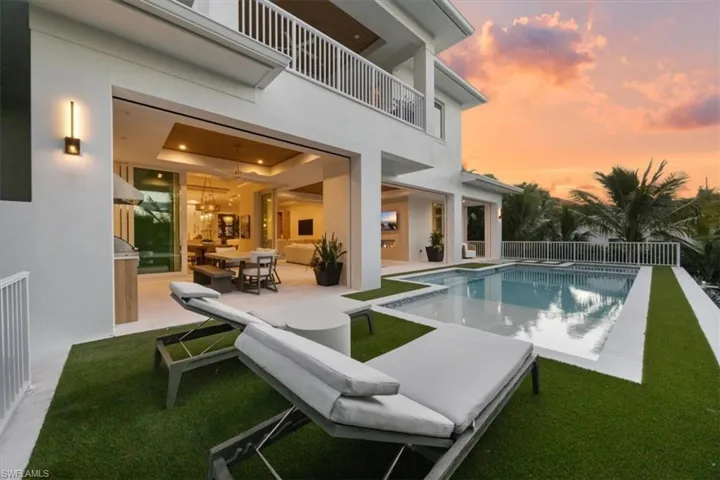 493 8th Ave S, Naples, Florida 34102