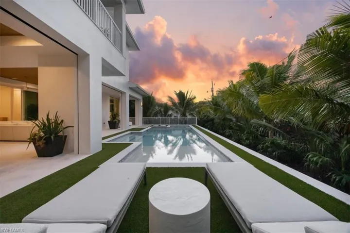 493 8th Ave S, Naples, Florida 34102